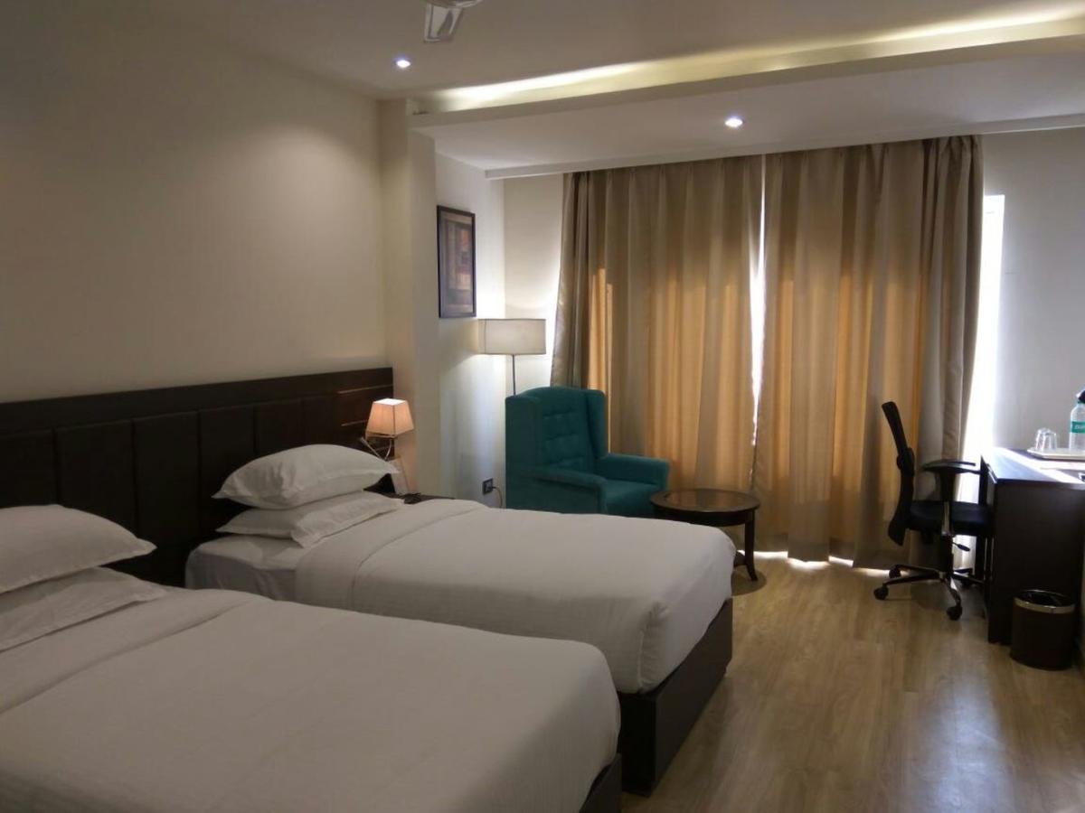 Hotel Surendra Vilas Bhopal Esterno foto